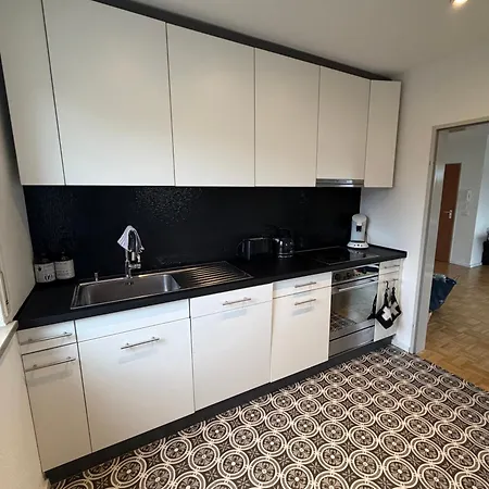 Modernes Dachgeschossapartment In Zentrum Lägenhet