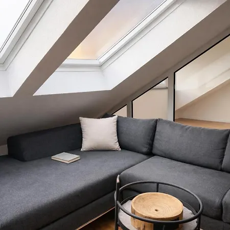 Lägenhet Modernes Dachgeschossapartment In Zentrum