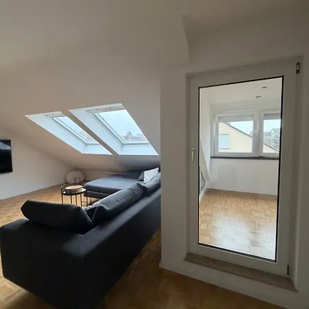 Modernes Dachgeschossapartment In Zentrum Lägenhet *