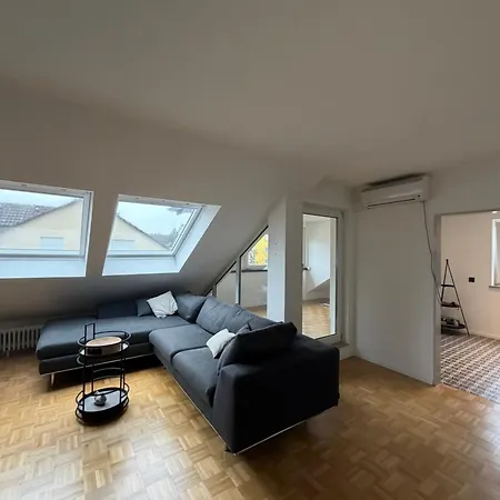 Lägenhet Modernes Dachgeschossapartment In Zentrum